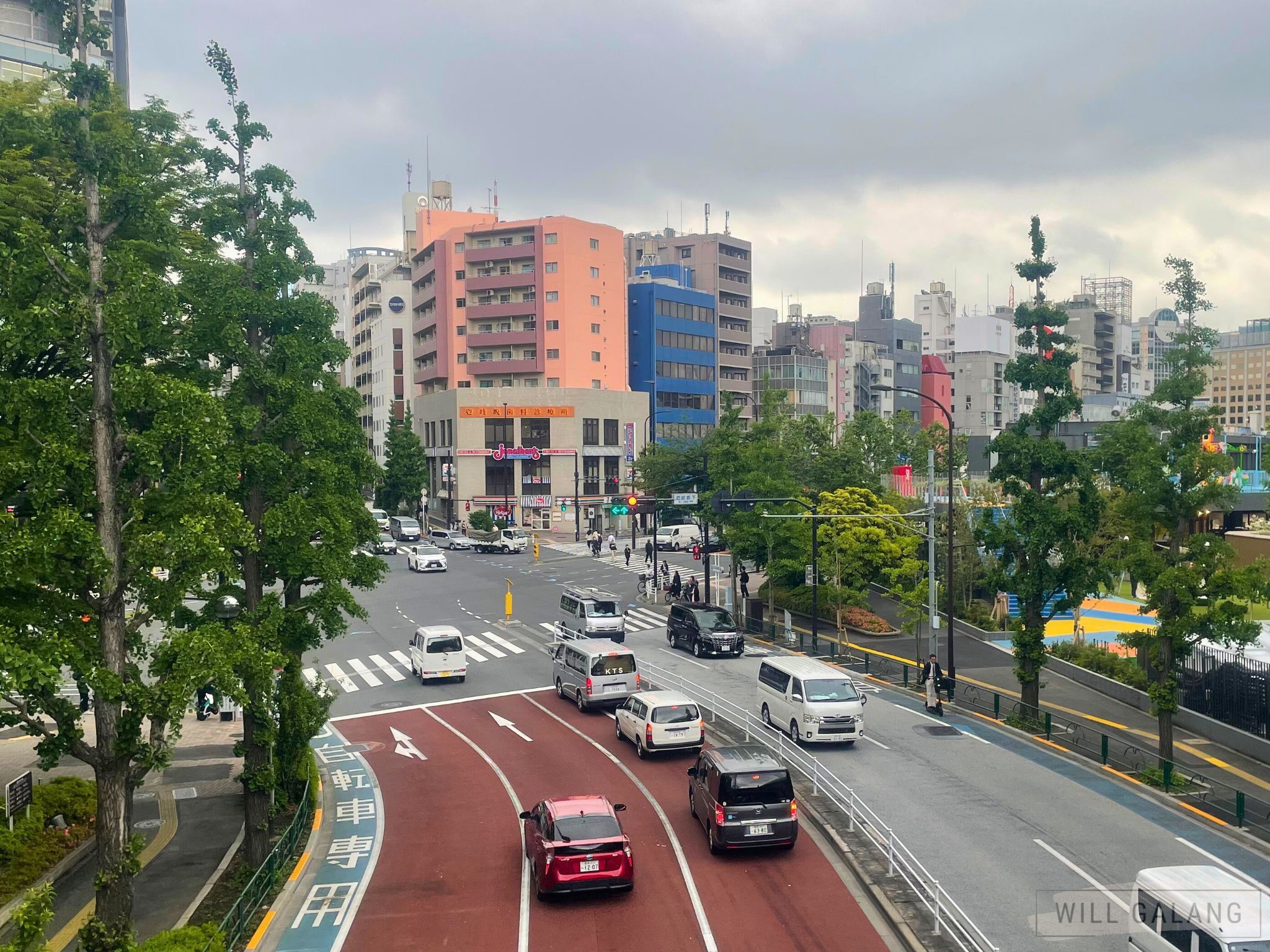 標識に従って、分かってるフリしとこ。
Follow the signs, pretend you know what you’re doing.